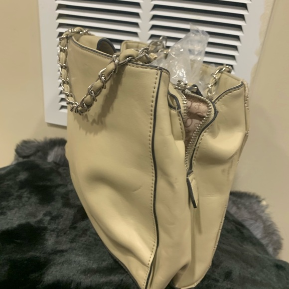 Authentic guess women handbag euc - Picture 5 of 5